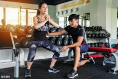 深蹲的正确方法(练深蹲有什么好处)