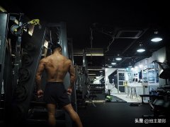 怎么练背阔肌宽度(练背阔肌宽度一共有哪些动作)