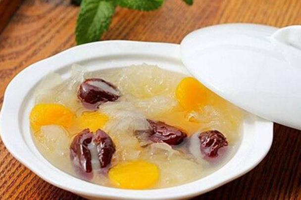红枣银耳汤是个不错的选择，关键还能减肥哪