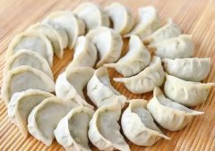 晚上肚子饱怎么办(晚上很饱怎么办)