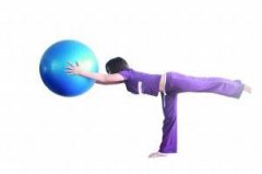 瑜伽球瘦腿动作(瑜伽球瘦腿视频教程)