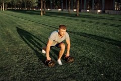 哑铃健美方法(练哑铃的方法)