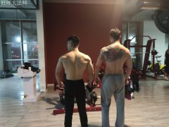 大腿肌肉徒手锻炼方法(大腿肌肉徒手锻炼方法视频)