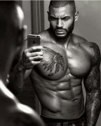 胸肌侧面怎么练(如何练出胸肌侧边和下面)