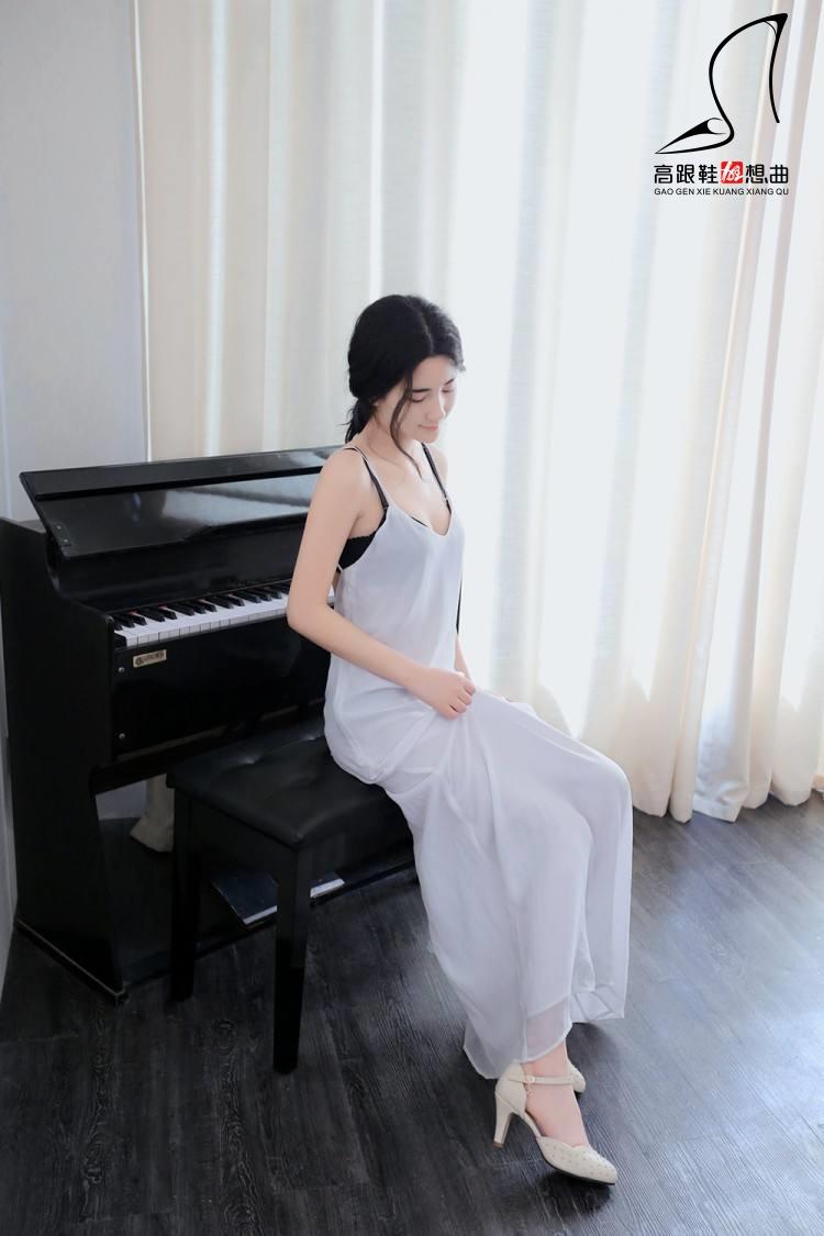 穿高跟鞋无非是让自己美出天际，那穿高跟鞋可以瘦小腿吗？