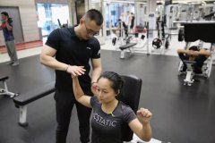 跑步怎么样避免小腿变粗(跑步怎样防止小腿变粗)