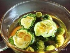 晚上经常喝苦瓜汁会怎么样(晚餐喝苦瓜汁好吗)