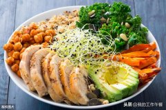 减肥期间怎么吃鸡胸肉(减肥期间怎么吃鸡胸肉和青菜)