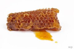 蜂蜜水应该怎么喝(蜂蜜水怎么喝可以治咳嗽)