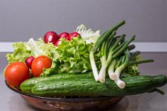 减肥时蔬菜怎么吃(减肥蔬菜怎么吃方便)