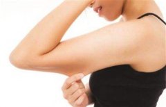 女生胳膊肌肉粗怎么减肥(胳膊粗大腿粗的女生怎么减肥)