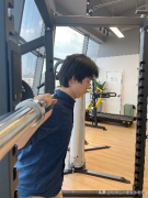 史密斯深蹲正确方法(史密斯深蹲注意事项)