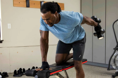 三头肌锻炼方法(哑铃练三头肌4个好动作)