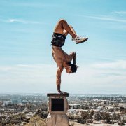 怎么徒手练肌肉(徒手健身怎么练)