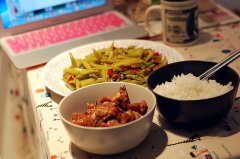 减肥一天应怎么样进食(一天怎么吃饭合理又减肥)