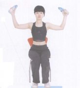 手握矿泉水瓶减胳膊怎么做动作(如何用矿泉水瓶锻炼手腕)