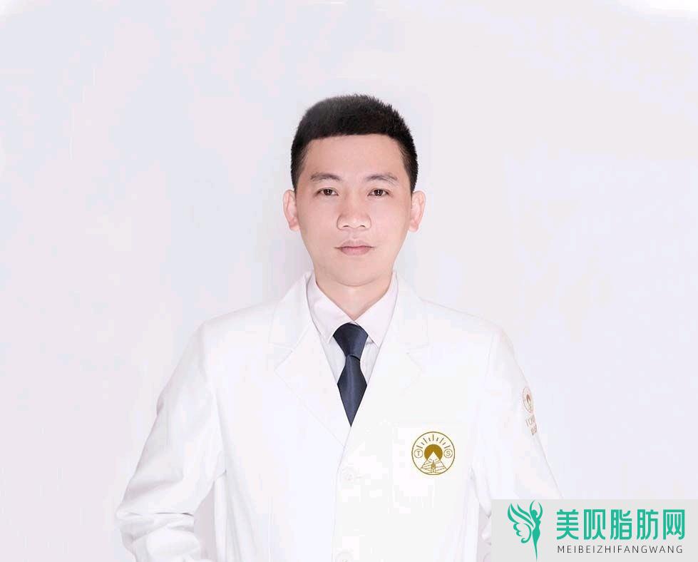 重庆张辉医疗美容诊所李少雄